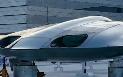 无人版B-21？又一款中国隐形机惊艳亮相，亮点在研制单位！