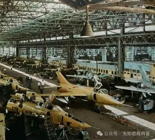 强-5为何被称为五爷?单程死神核弹狂飙,共和国最强初代核战机