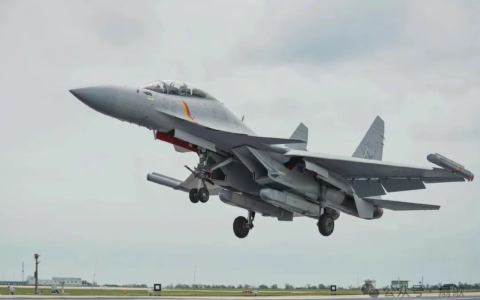 航母的“电磁盾牌”–说一下歼15TD舰载电子战飞机的意义！