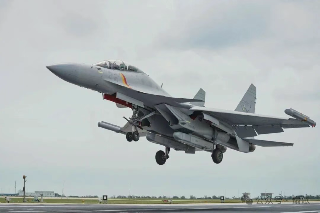 航母的“电磁盾牌”--说一下歼15TD舰载电子战飞机的意义!