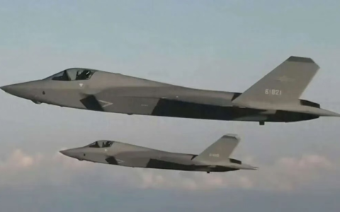 歼-35巨大弹舱曝光：一款神秘弹药揭开谜底，这才是真正的王牌