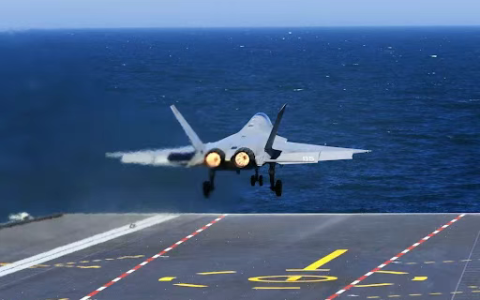 央视公布三大舰载机测试，释放了怎样的信号？