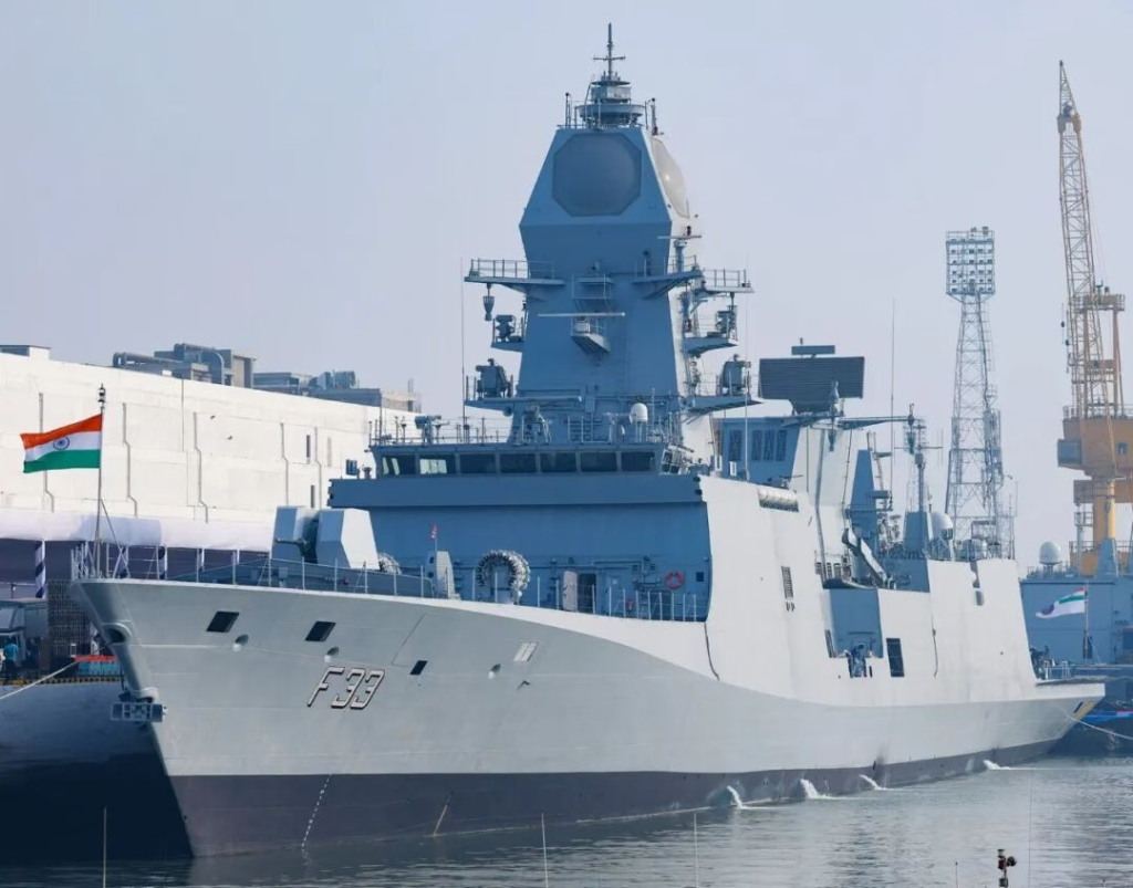 什么情况！印度海军突然下饺子，1天服役2艘战舰！造舰速度直逼中国054A？