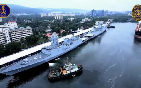 什么情况！印度海军突然下饺子，1天服役2艘战舰！造舰速度直逼中国054A？