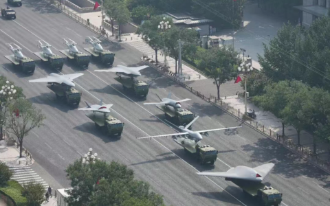 尺寸比歼-10还大，中国两款“无人制空机”全球绝无仅有，已具备7代机雏形！