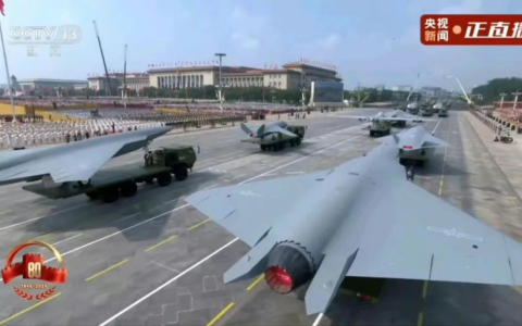 九三阅兵之三:对两架高速无人僚机的猜测
