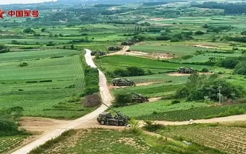 重大改变，解放军炮兵火力暴涨！一个榴炮连由6门增加到8门炮