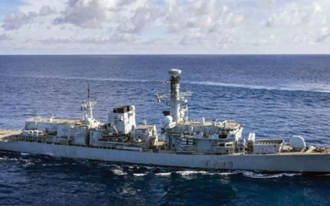 英舰刚进台湾海峡，解放军现场一个举动，英军半个月后才敢提