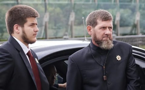 卡德罗夫被人当众告发，他在车臣的所作所为，犯下了普京的大忌