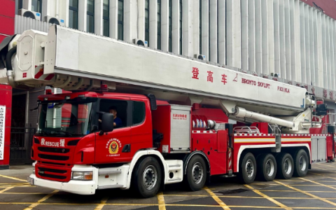 一辆进口消防车2400万！中国连航母都能造，为何却造不出消防车？