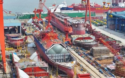 面对美国强势出手，中国放开了，连出四记重拳猛击！