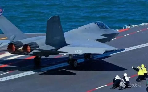 国外媒体分析：东大的歼 - 35 战斗机能否击败西大的 F-35 C“闪电” Ⅱ 战斗机？最大优势竟然是25毫米机炮！