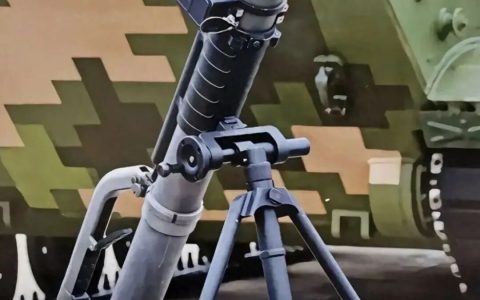 国产新型迫击炮：和两桶矿泉水一样重，卫星制导精度达1米