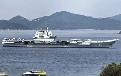 俄罗斯趴窝航母，当初就应该去中国大修，一定修的板板正正