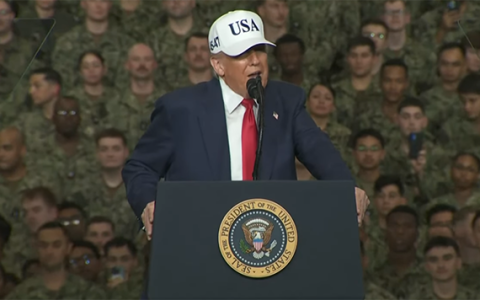 “输给中国”一个月后，特朗普再喷电弹：“愚蠢、荒唐、全都换！”