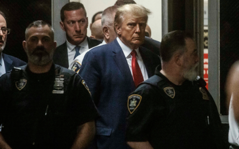 特朗普激动难耐，给会谈打12分，称对华关税减半，明年4月访华