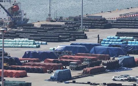 “韩国最大钢铁园区，300米就有三家工厂倒闭…”