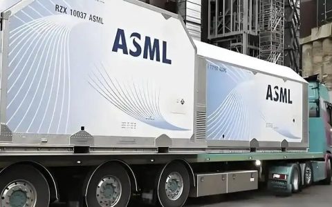 荷兰疯了？自捅一刀！