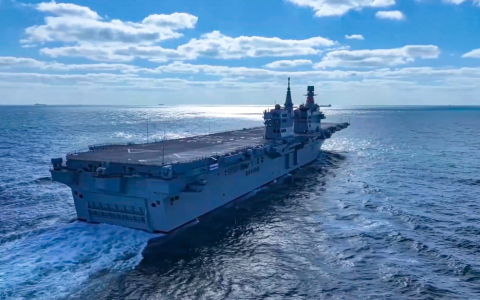 斜角甲板，两条电弹！网上热议的“077型两攻”是真的吗？中国076型还有后续？