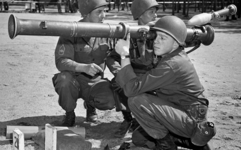 为什么朝鲜战争爆发时美军“超级巴祖卡”一度紧缺？我国测绘仿制的51式火箭筒比得上原作吗？