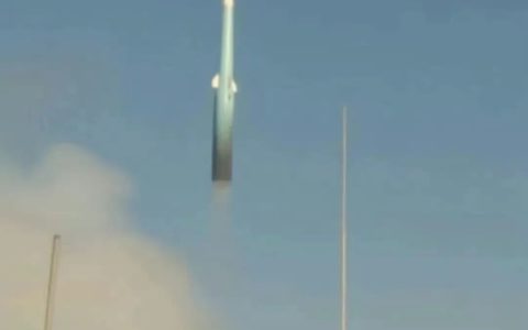 鹰击20发射画面正式发布！一级助推二级双锥体反舰导弹解读