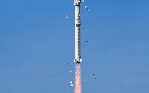 美国当年射向中国的毒箭，今天成了扎在自己身上的回旋镖！