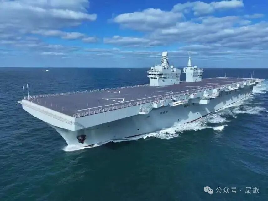 076准备出坞，会进行无人机弹射着舰测试，未来低成本制导武器将会起到战略性作用！