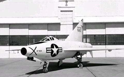 耗资百万美元研制的美军新型战机，首飞就被判定 "过时"，却改写了世界航空史