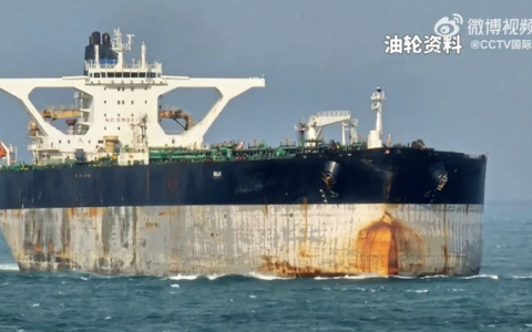 俄罗斯油轮被扣押，美俄冲突一触即发，就看谁敢开“第一枪”