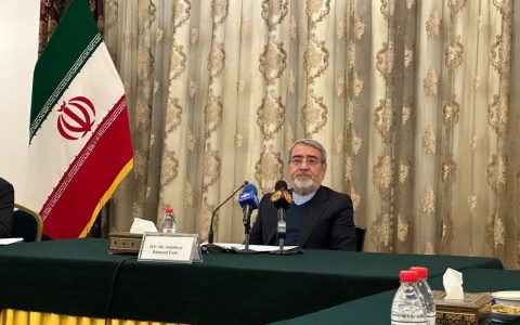 伊朗必须自己支棱，别做梦中国挡枪！