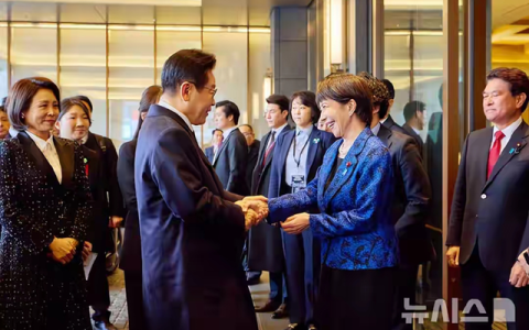 李在明还是没忍住，开场给了高市一个“下马威”，还特意提到中国