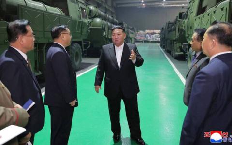 普京官邸被袭，金正恩高调亮出“武器库”，准备随时支援俄罗斯