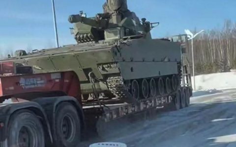 莫非这是04B步战车难产真相？疑似新款04B进行寒区测试，舍弃100毫米线膛炮