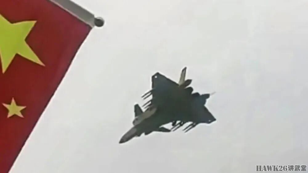 海外谈中国：霹雳-17超远程空空导弹首次近距离曝光 攻守之势易也