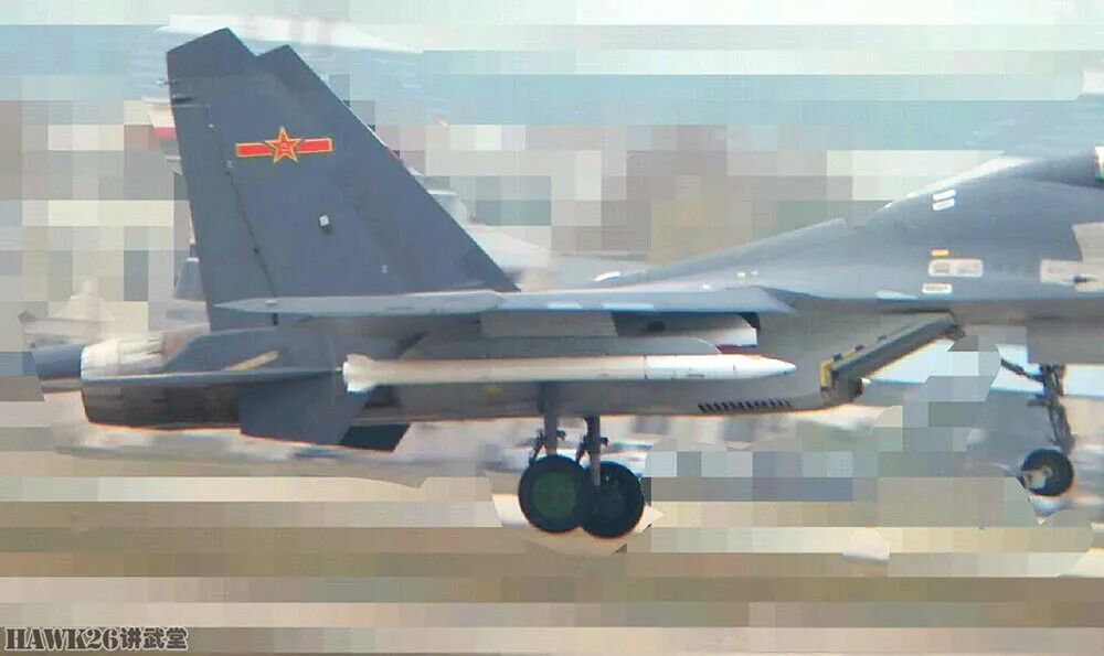 海外谈中国：霹雳-17超远程空空导弹首次近距离曝光 攻守之势易也