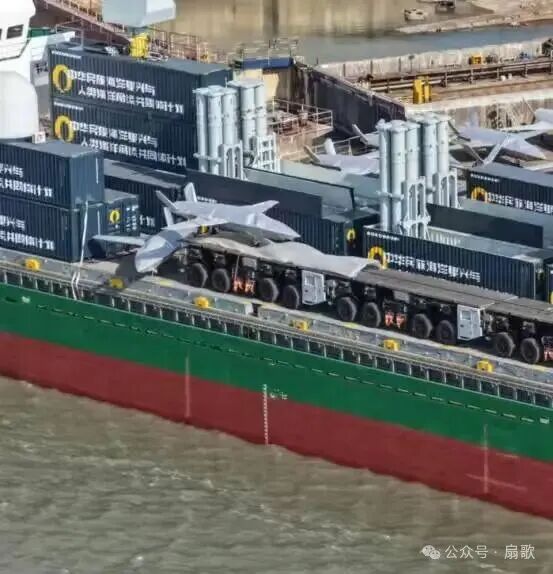 076准备出坞，会进行无人机弹射着舰测试，未来低成本制导武器将会起到战略性作用！