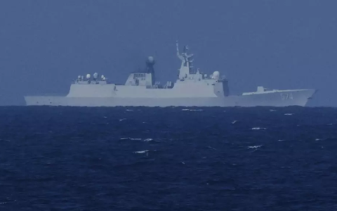 靠近台湾岛，美日菲搞军演！中国军舰强势“围观”