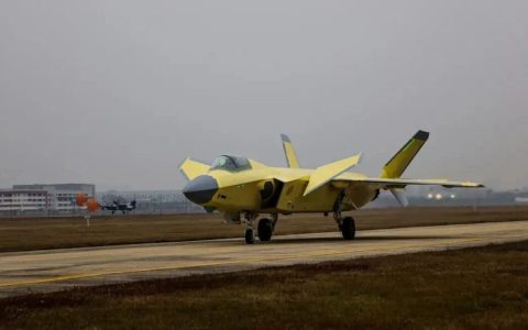 幸福的烦恼！歼-20A型战斗机都已经满天飞了，那么歼-10系列战斗机咋办？