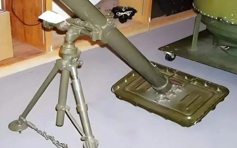 国军甲种迫击炮连，满编179人，配备12门81毫米迫击炮