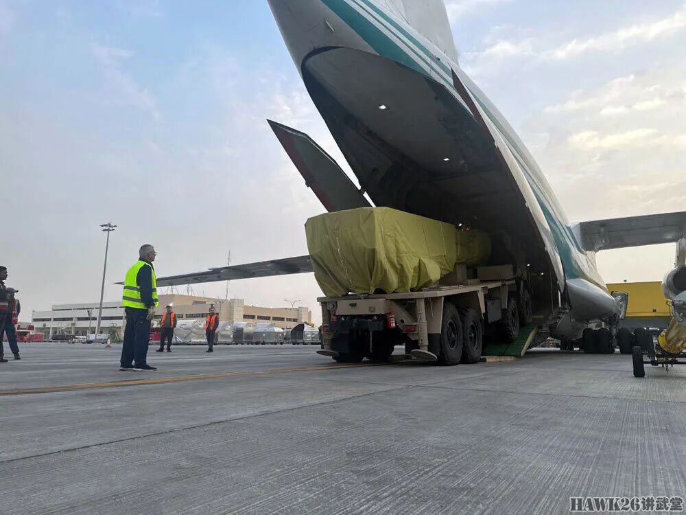 俄罗斯“萨尔玛”火箭炮系统亮相沙特防务展 设计酷似“海玛斯”