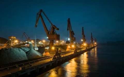 首船西芒杜铁矿抵港：这场等了28年的突破，终于改写了30年全球铁矿石贸易格局