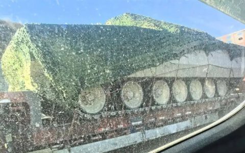 是传说中的四代重坦还是新155榴弹炮？100式坦克家族新成员曝光，7对负重轮