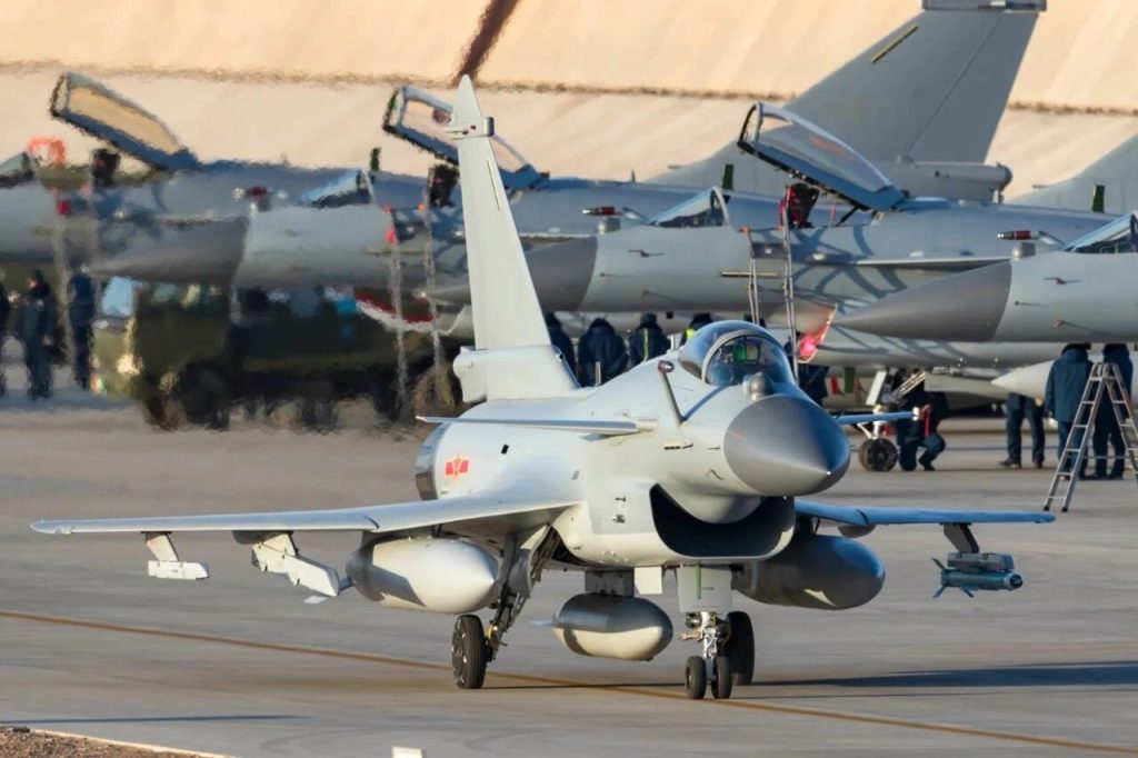 幸福的烦恼！歼-20A型战斗机都已经满天飞了，那么歼-10系列战斗机咋办？