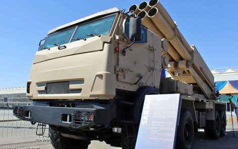 俄罗斯“萨尔玛”火箭炮系统亮相沙特防务展 设计酷似“海玛斯”