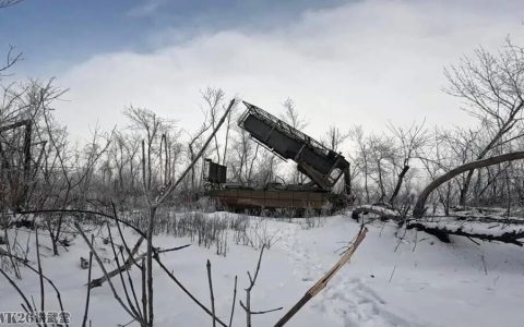 俄罗斯TOS-3“龙”重型喷火坦克首次参战 射程更远 车载设备更先进