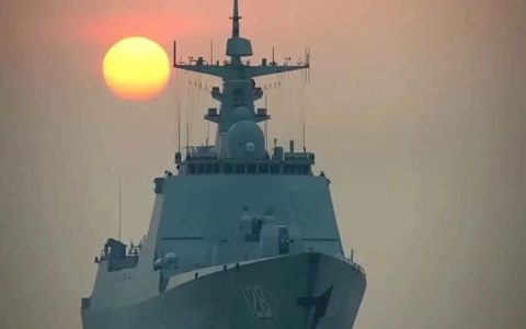 第33艘52D驱逐舰官宣的背后！海军用24年完成神盾舰从0到49的壮举