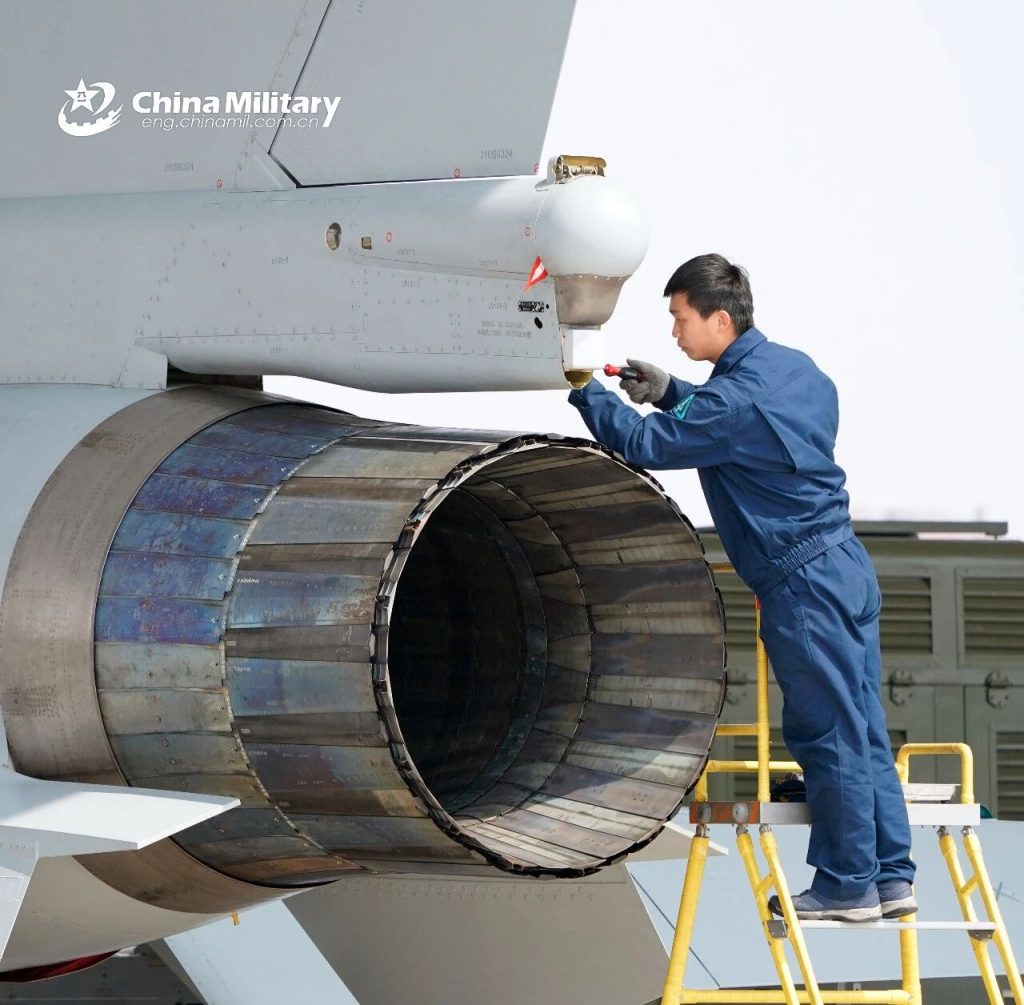 幸福的烦恼！歼-20A型战斗机都已经满天飞了，那么歼-10系列战斗机咋办？