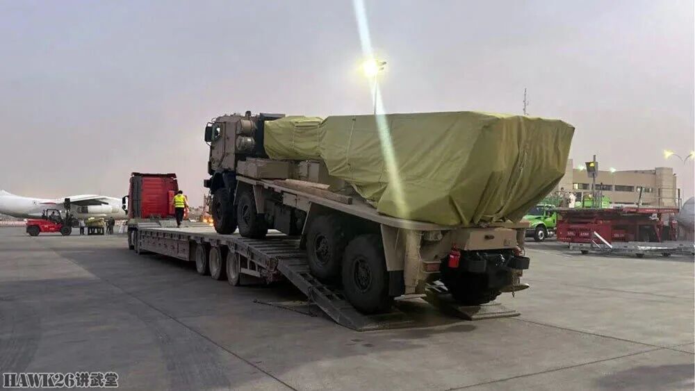 俄罗斯“萨尔玛”火箭炮系统亮相沙特防务展 设计酷似“海玛斯”