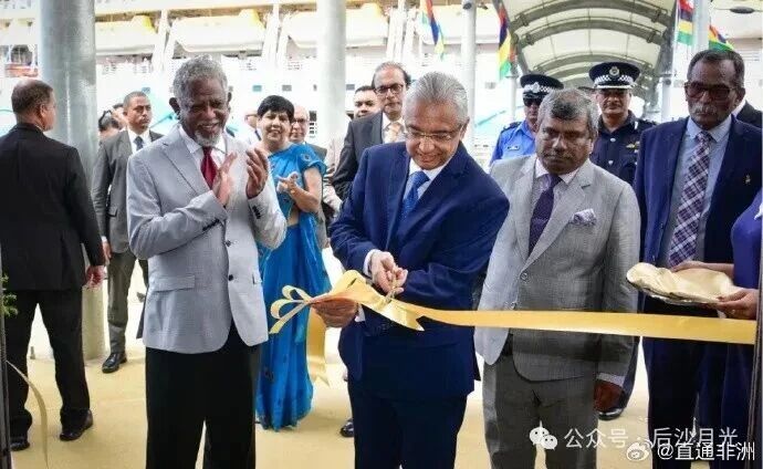 美国盯上英国海外领地,这居然也能扯上中国