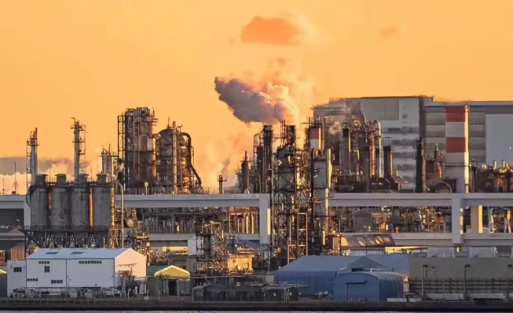 收购美国钢铁一年后，日本制铁为何陷入了亏损与债务双重困局？